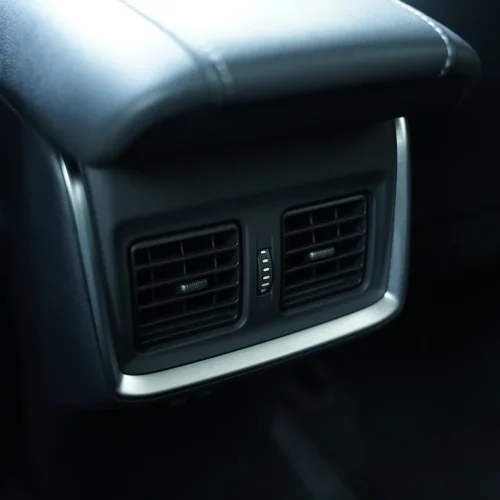 کابین لوکس تویوتا ونزا 2025 با امکانات رفاهی