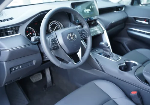 کابین لوکس تویوتا ونزا 2025 با امکانات رفاهی