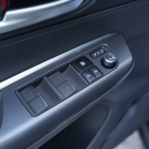 کابین لوکس تویوتا ونزا 2025 با امکانات رفاهی