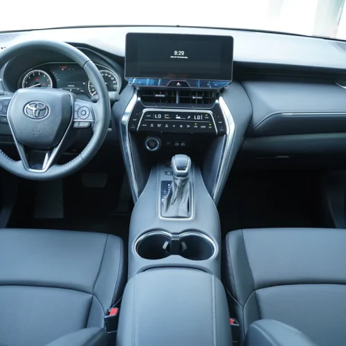 کابین لوکس تویوتا ونزا 2025 با امکانات رفاهی