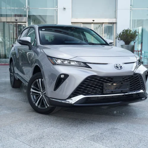 نمای جلو تویوتا ونزا 2025 وارداتی ویژه جانبازان