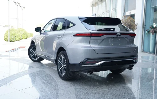 نمای جانبی تویوتا ونزا 2025 با طراحی اسپرت