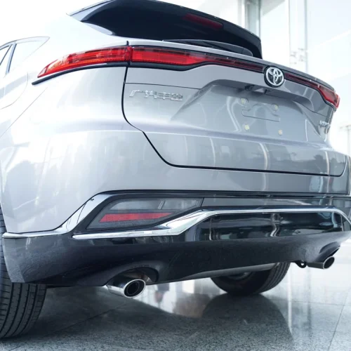 نمای جانبی تویوتا ونزا 2025 با طراحی اسپرت