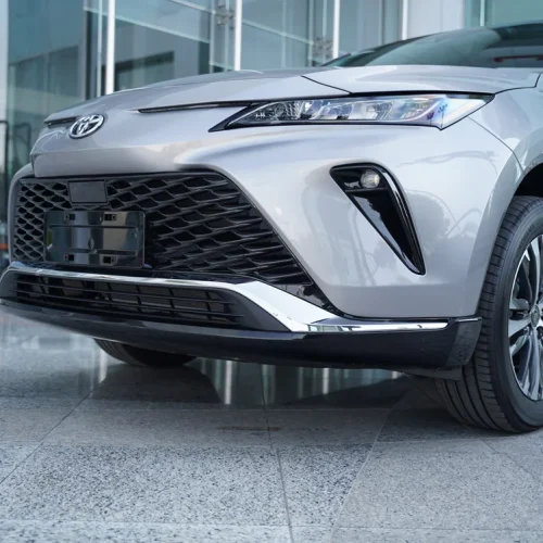 نمای جلو تویوتا ونزا 2025 وارداتی ویژه جانبازان