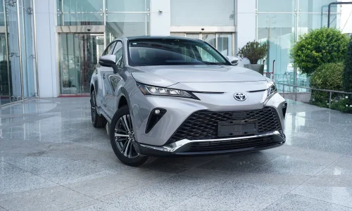 نمای جلو تویوتا ونزا 2025 وارداتی ویژه جانبازان