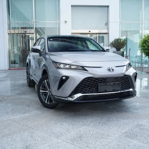 نمای جلو تویوتا ونزا 2025 وارداتی ویژه جانبازان