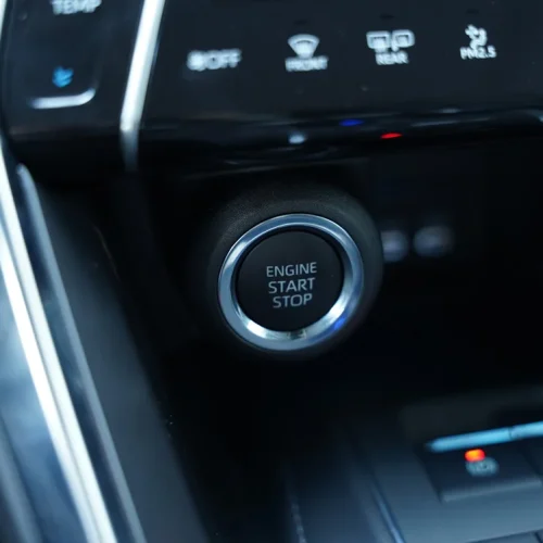 کابین لوکس تویوتا ونزا 2025 با امکانات رفاهی