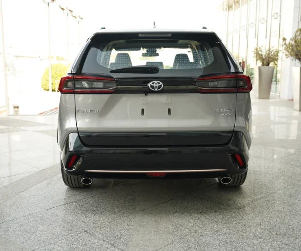 نمای-پشت-تویوتا-وایلدلندر-2025