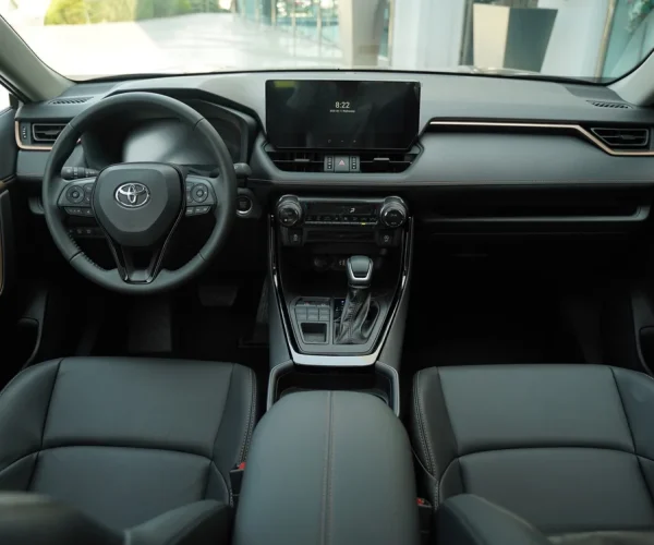 نمای-کلی-داخلی-تویوتا-وایلدلندر-2025