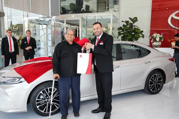 لحظه تحویل خودرو تویوتا به جانباز