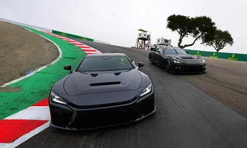 Toyota GR GT و GR GT3 در حال حرکت در پیست لاگونا سکا