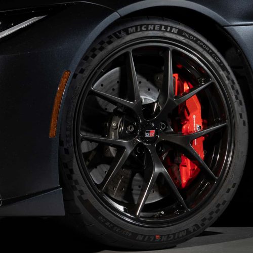 نمای عقب کامل تویوتا GT GR با طراحی اسپرت