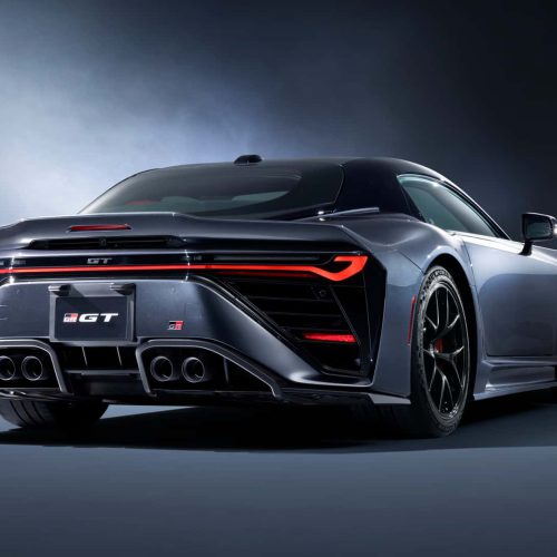 عکس استودیویی تویوتا GT GR با نورپردازی حرفه‌ای