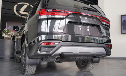 لکسوس RX600 طراحی و جزئیات نمای عقب خودرو ایرتویا
