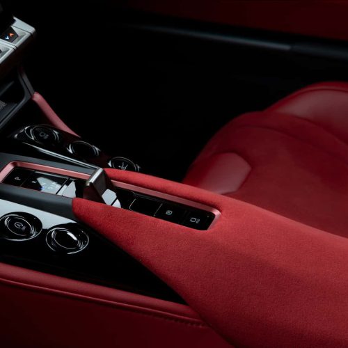 صندلی اسپرت فیبرکربنی Recaro در تویوتا GT GR