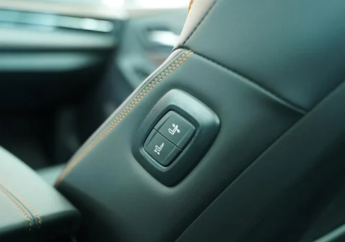 دکمه_های-برقی-پشتی-صندلی-تویوتا-آوالون-هیبرید-با-طرح-چرم